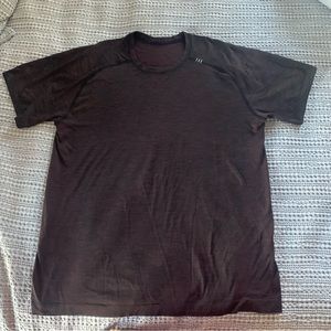 Men’s lulu lemon short sleeve shirt